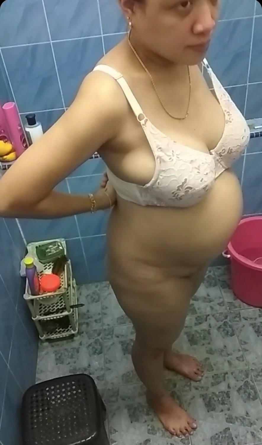 Spying on friend's mom, would you still fuck even tho she's pregnant? #FTm7F1i2