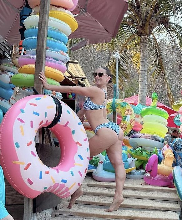 Cruise line dancer/Showgirl HO'ing around the Caribbean #8iyzaKI5