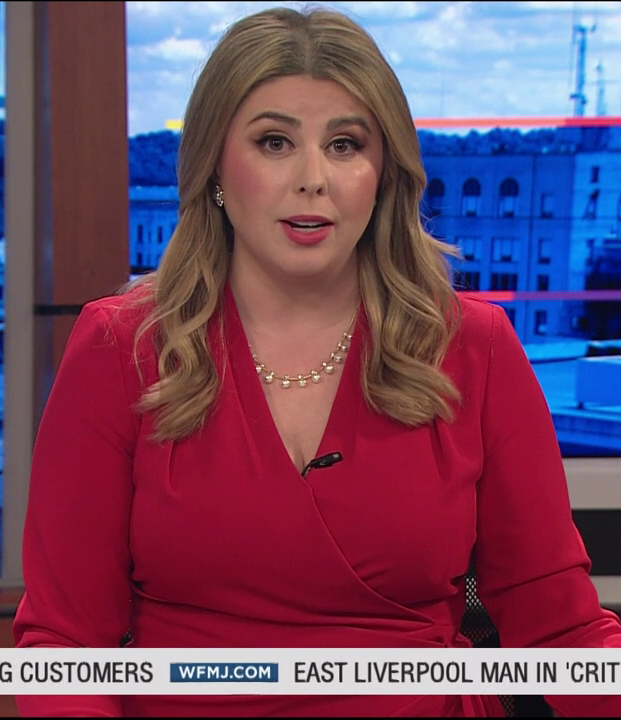 Newsbabe Lindsay McCoy curvy milf in red #fPYo5PFK