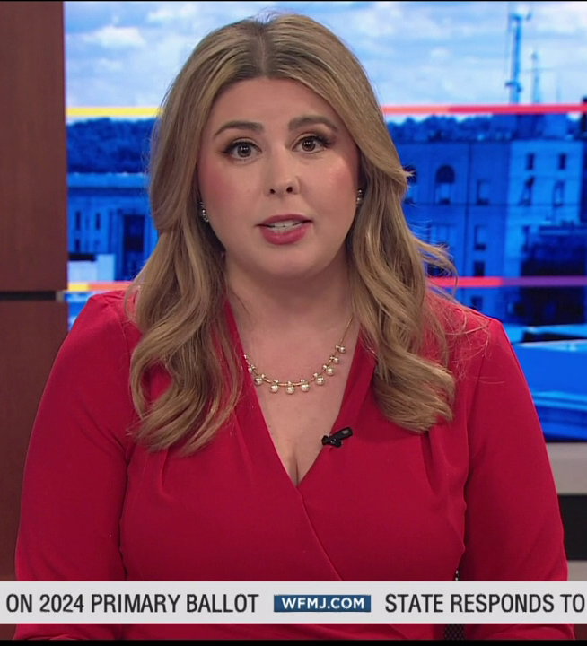 Newsbabe Lindsay McCoy curvy milf in red #kDWWaSCN