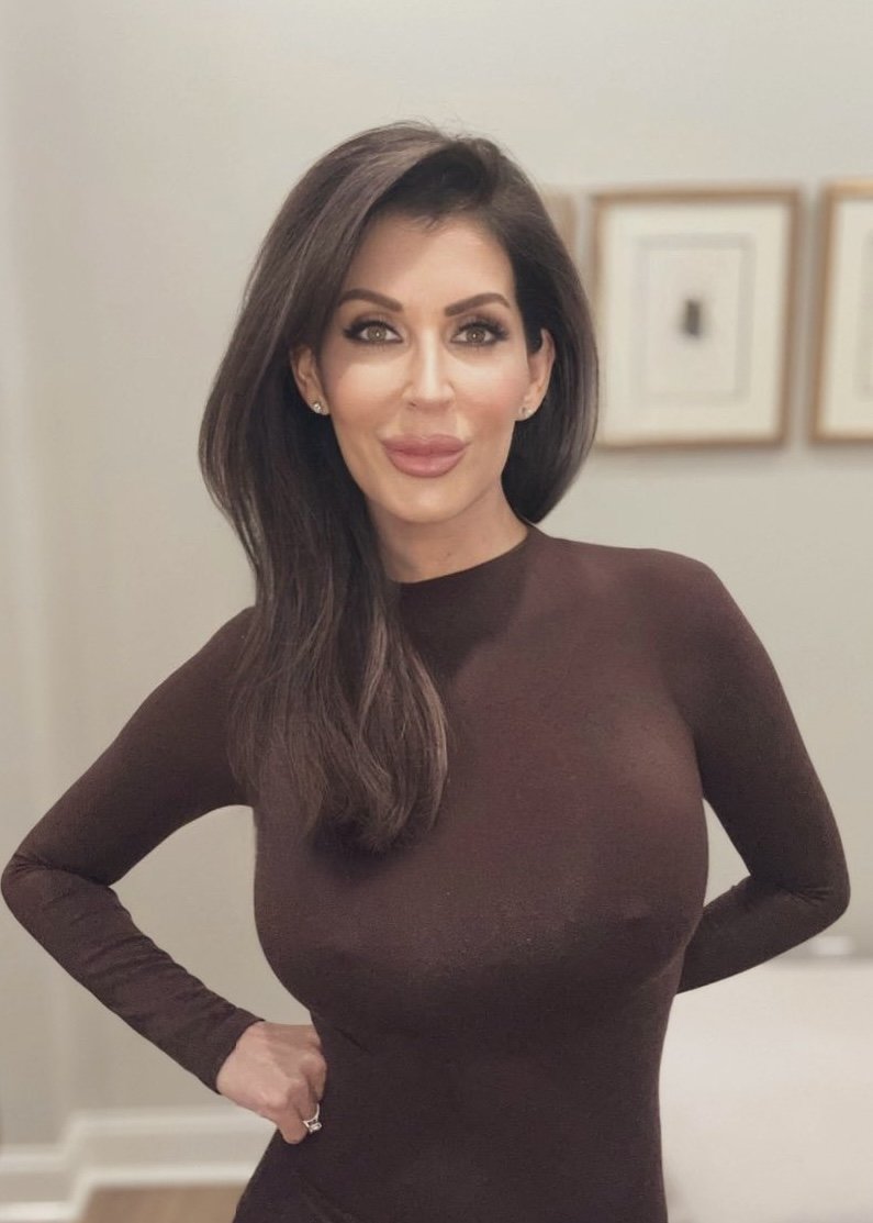 Selfies from bumble MILF realtor with her cuckson #XHdV3nSb