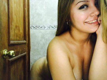 Beautiful Soccer Fan #B7TcMxVo