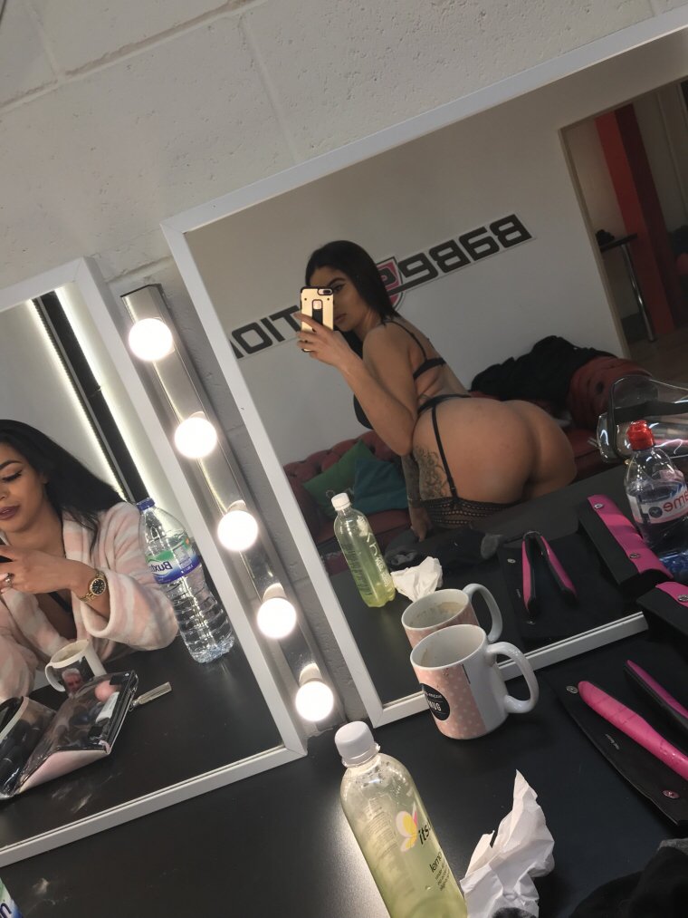 Beautiful Nri Pr!ya Showing Hot Boobs With Friends Sexy Ass  Shaking Stripping #XRQY2it3